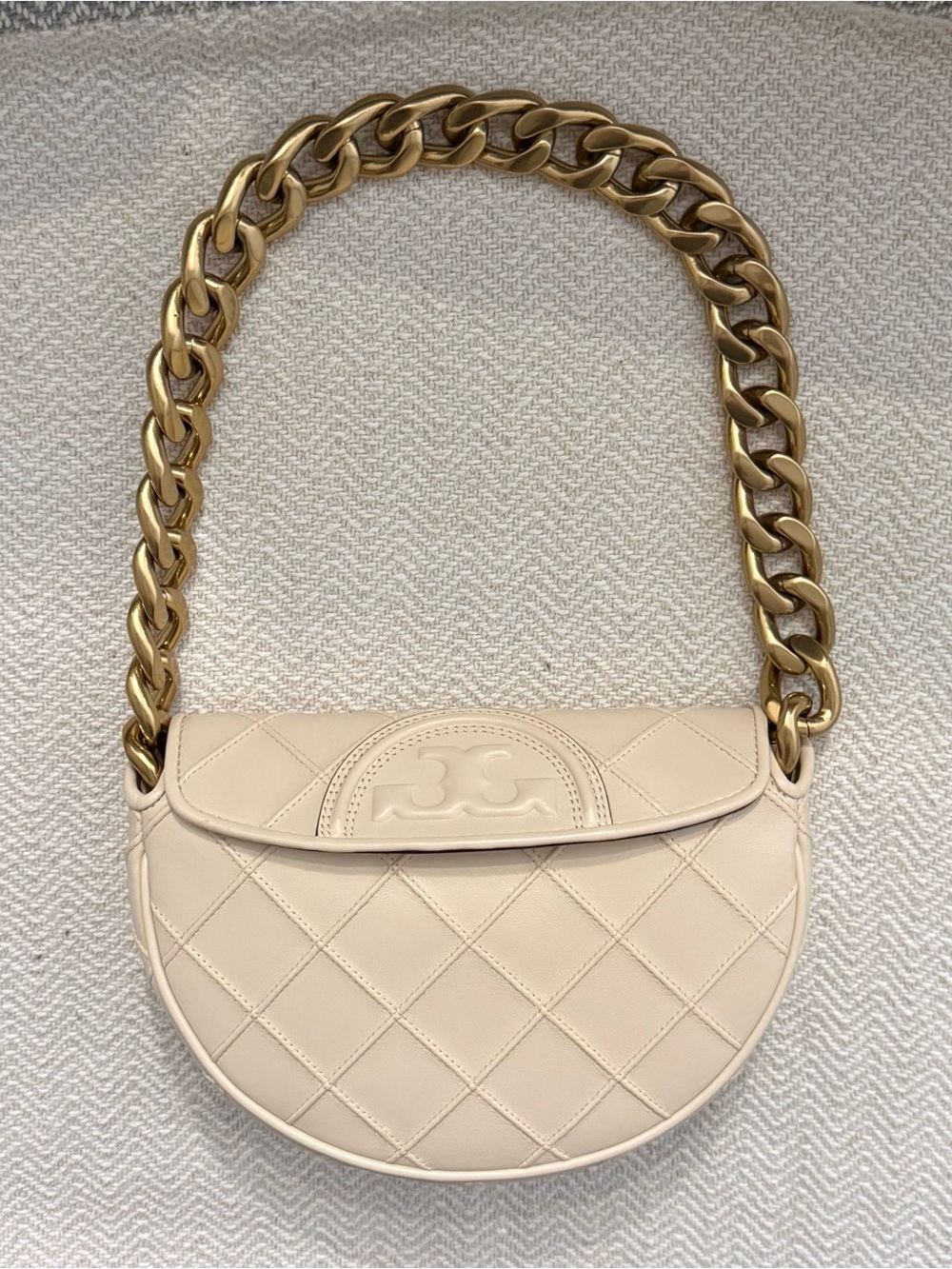 Tory Burch Mini Fleming Crescent Off-White Quilted Leather Bag with Gold Chain - Picture 4 of 9